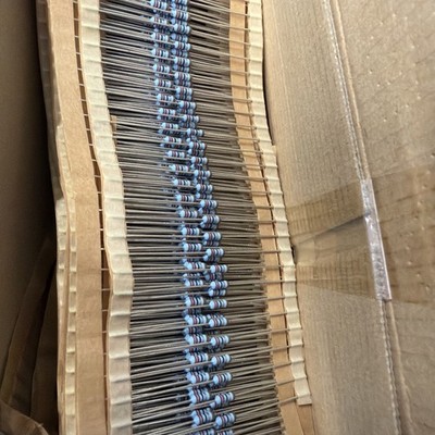 10x MBB02070C2208FCT00 resistor: metal film THT 2.2Ω 0.6W ±1% Ø2.5x6.5mm RT020