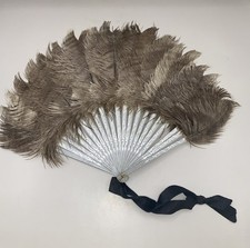 ANTIQUE EDWARDIAN OSTRICH FEATHER HAND FAN W/ Painted Etched Wood Sticks 10  