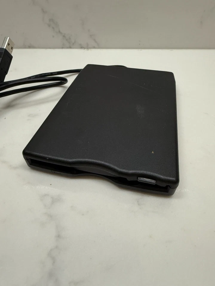 Smartdisk FDUSB-B2 USB 3.5" floppy Drive Portable Plug and play Vinatge Computer - Image 3 of 4