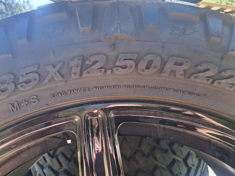 Vellano rims 22” staggered with 35x 12.50 R 22 LT tires good tread set of 4 - Image 3 of 4