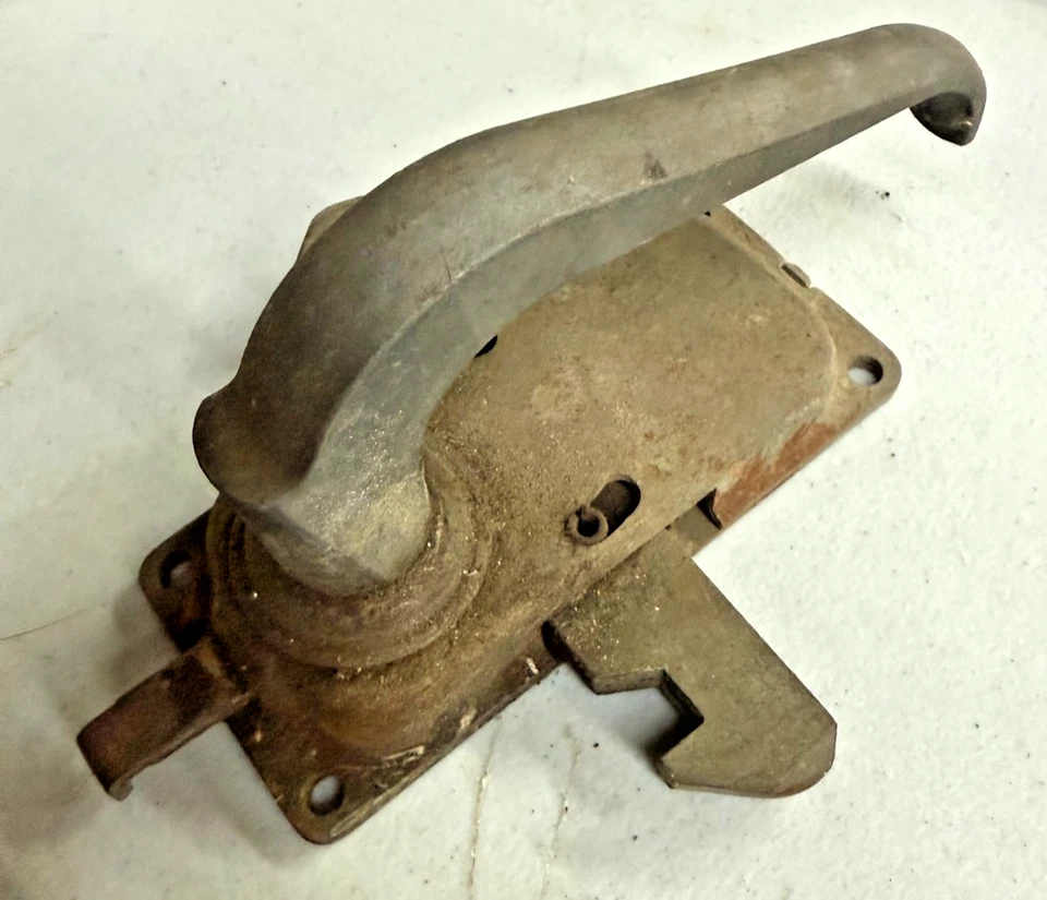 VINTAGE ANTIQUE ICE TRUCK OR PANEL DELIVERY CARGO LATCH DOOR HANDLE 30S 40S 50S - Image 3 of 4