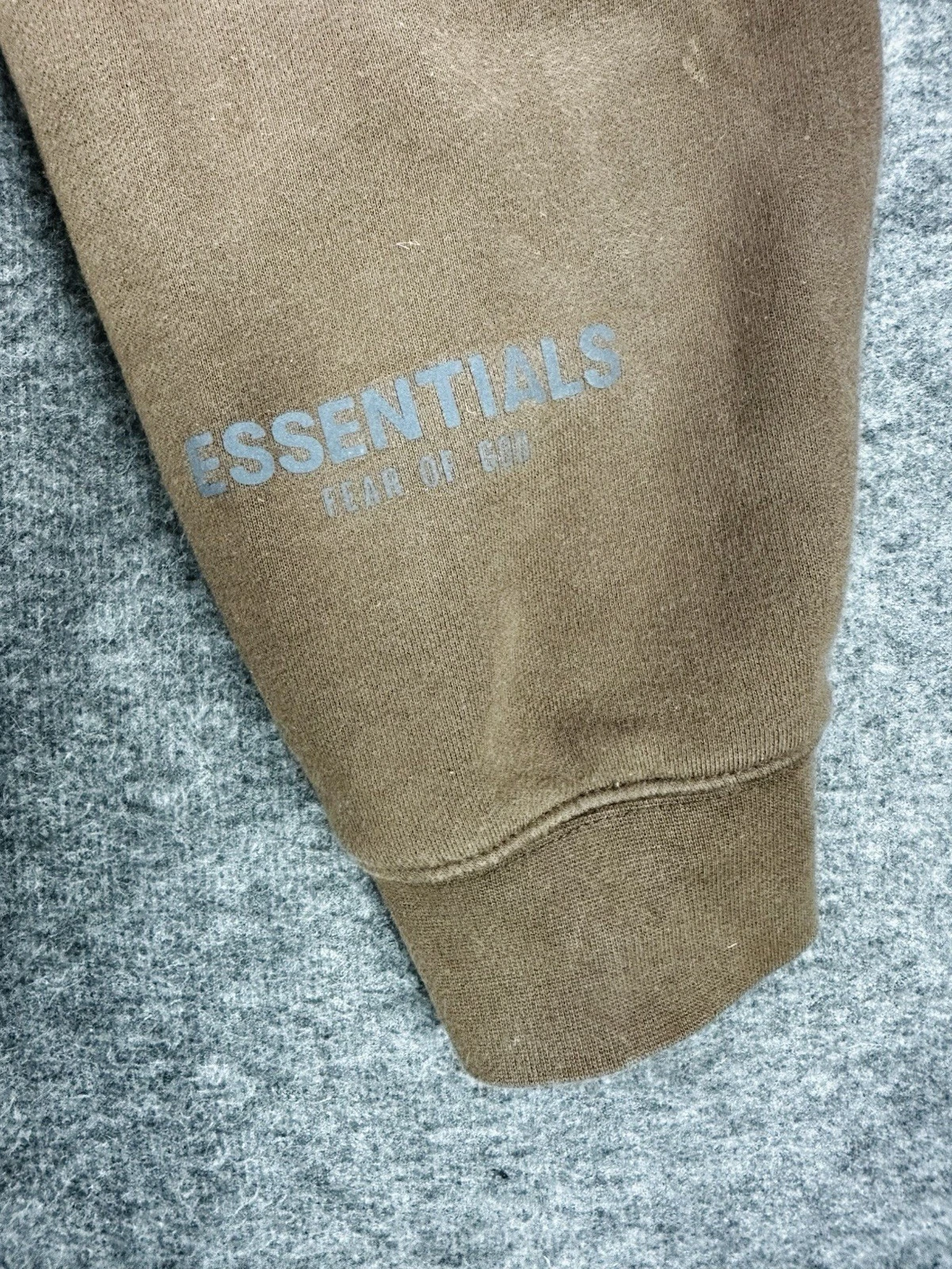 Fear Of God Essentials Felpa con Cappuccio Uomo XL Marrone Spellout Pullover