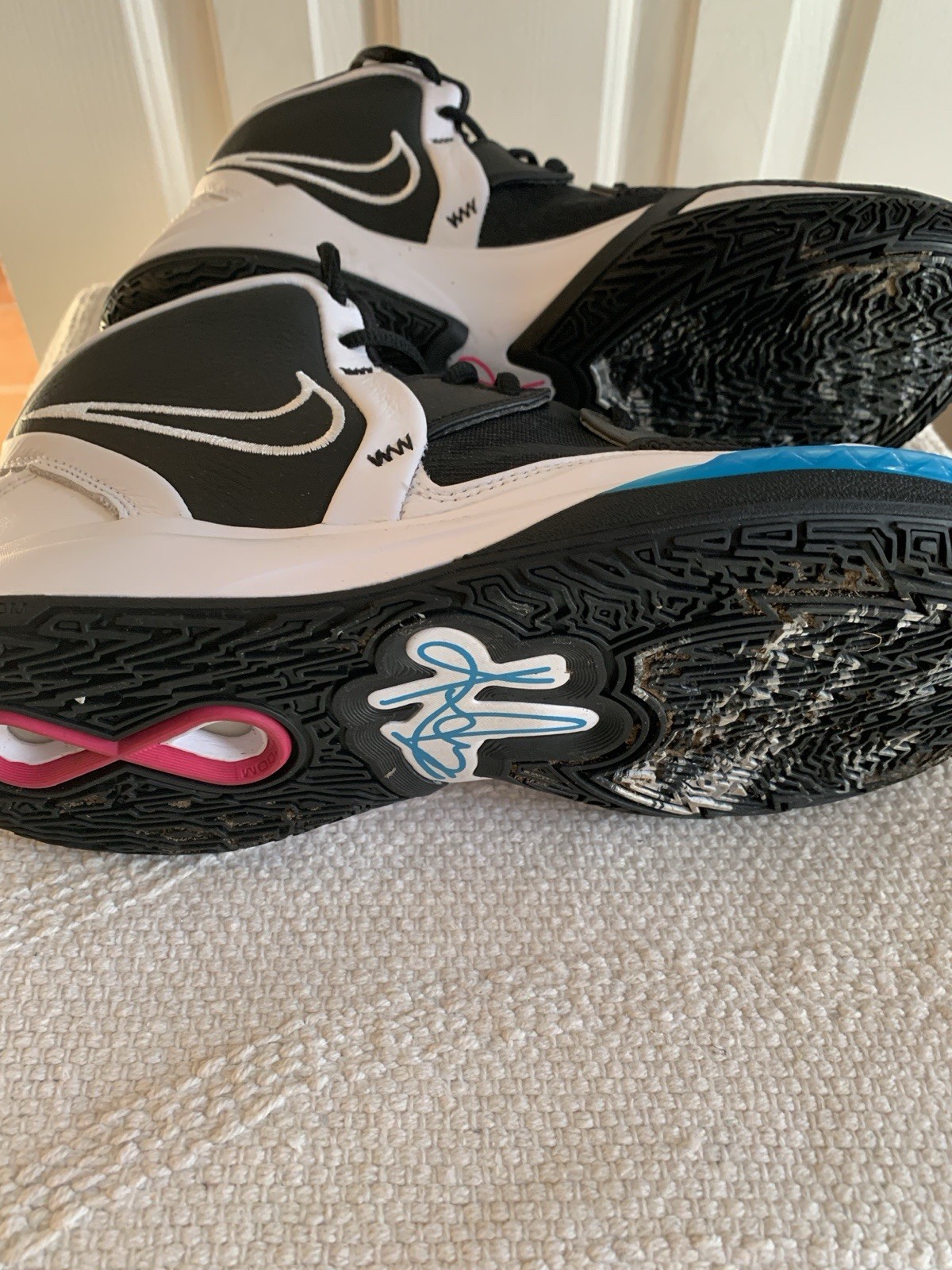 Kyrie Irving Nike Infinity Sneakers Mens Size 12 Wms Size 13.5 Black White Blue thumbnail 3