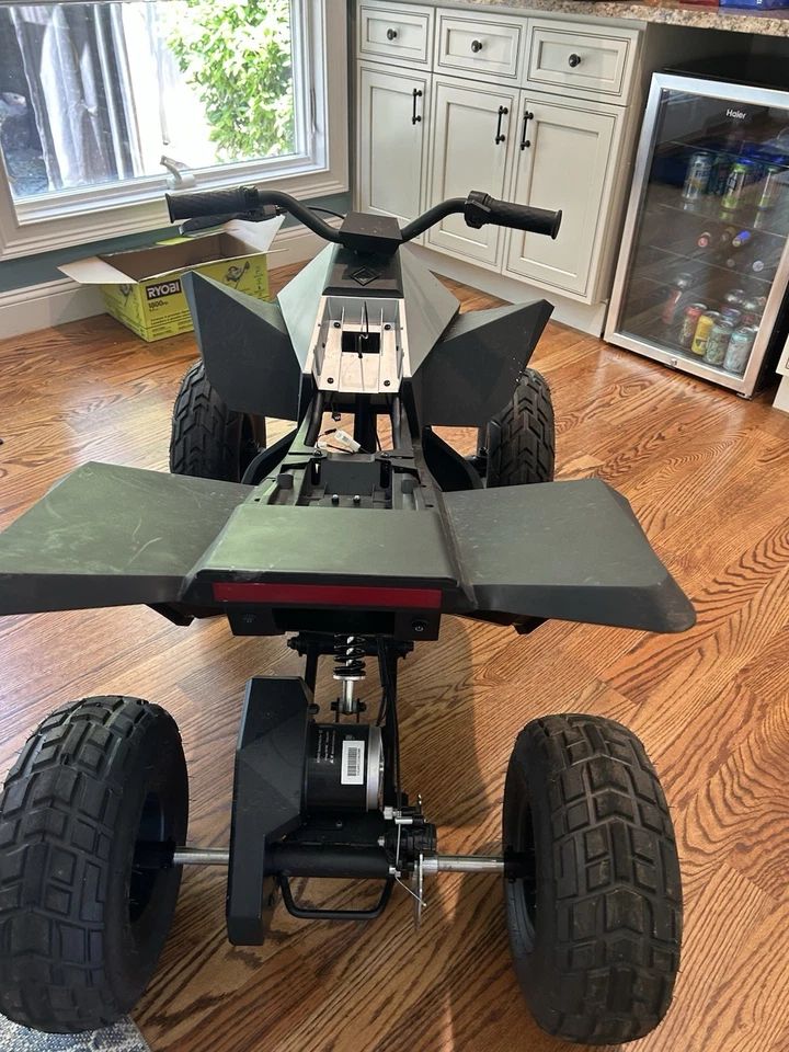 Cyber Quad 特斯拉 — 第 2/4 张图片