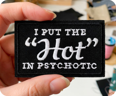 I Put The Hot In Psychotic Black Bügelbild Patch (7,8 x 5 cm)