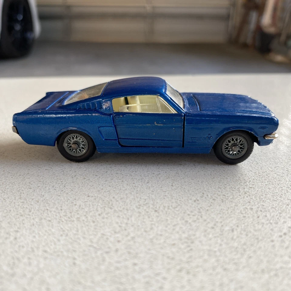 Corgi 320 FORD MUSTANG FASTBACK 2-2 BLUE Vintage Original 1965 - Image 2 of 4