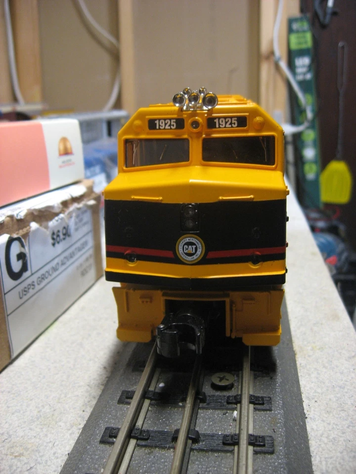 MTH 30-4047-1 Rail King Caterpillar 75th Anniversary F40PH * AS IS FOR PARTS * - Image 3 of 4