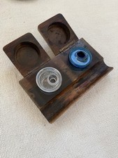 Antikes Tintenfass Schreibtisch-Tintenzeug aus Holz mit 2 Glasbehältern um 1900