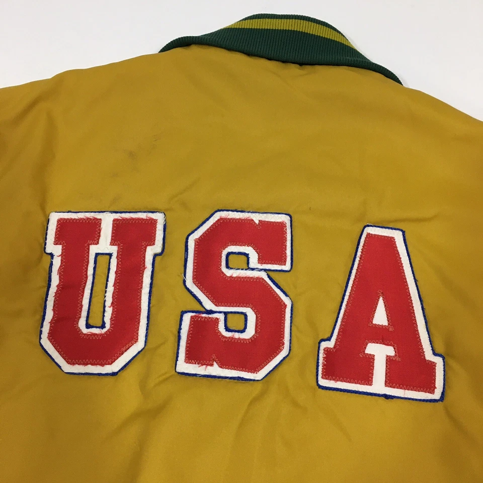 RARA De Colección Años 80 Howe Hombres CANTADOR SATINADO Chaqueta de Béisbol EE. UU. DORADO Equipo Abrigo Bombardero L Foto 3 de 4