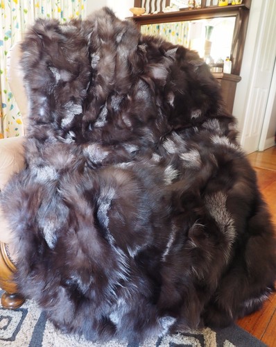 Fox Fur Throw - GENUINE SILVER FOX - BEAUTIFUL & NATURAL - 1800mm x 1600mm - Picture 8 of 12