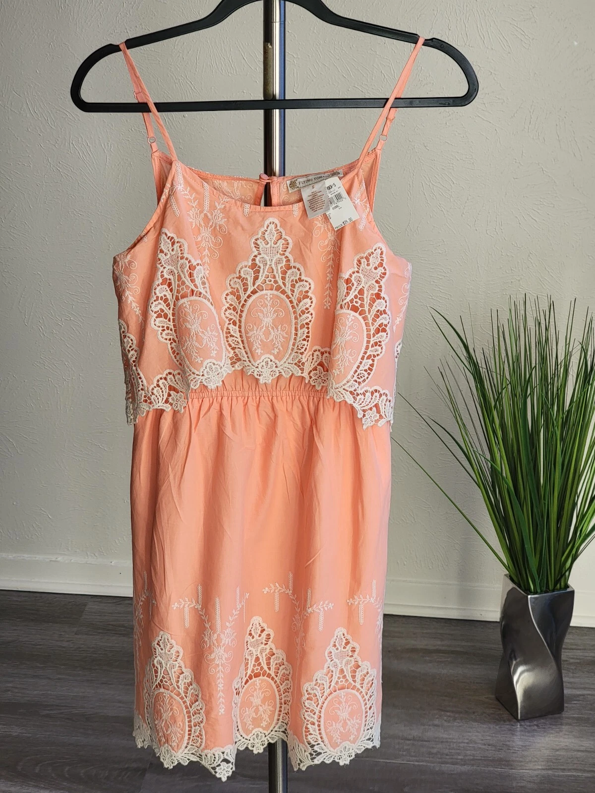 OFF WHITE Abito donna corto pomodoro volante cotone pesca bianco sporco con accenti di pizzo. Taglia S