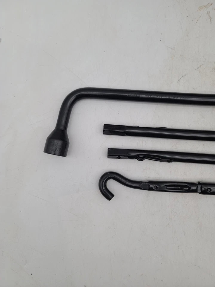 Kit de gato de emergencia Ford F-150 2015-2020 con herramientas OEM genuino Foto 3 de 4