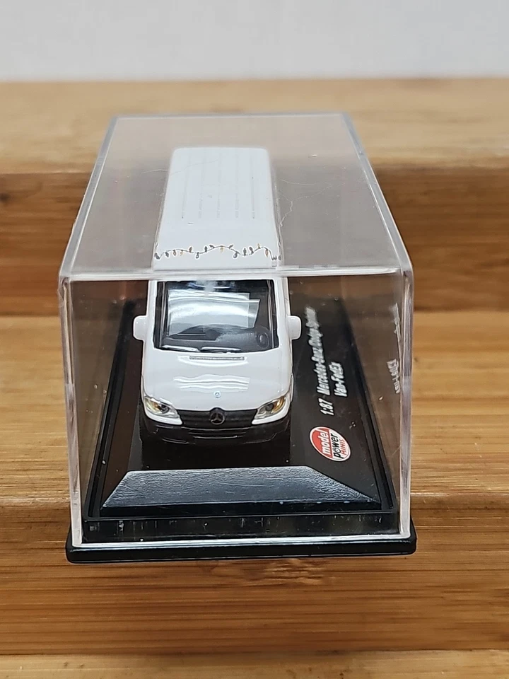 Model Power Exclusive Collection 1:87 Diecast Mercedes-Benz/Dodge Sprinter Van - Image 3 of 4