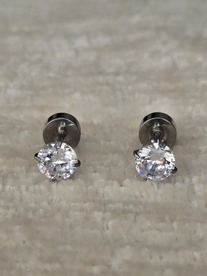 Titan kein Anlaufen flache Rückseite hypoallergen 4 mm weiße Kristall Unisex Ohrringe.
