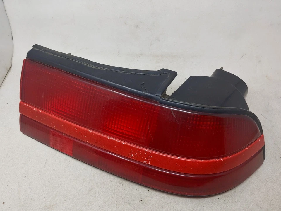 1990-1991 MITSUBISHI ECLIPSE GENUINO OEM LUZ TRASERA DERECHA     Foto 3 de 4