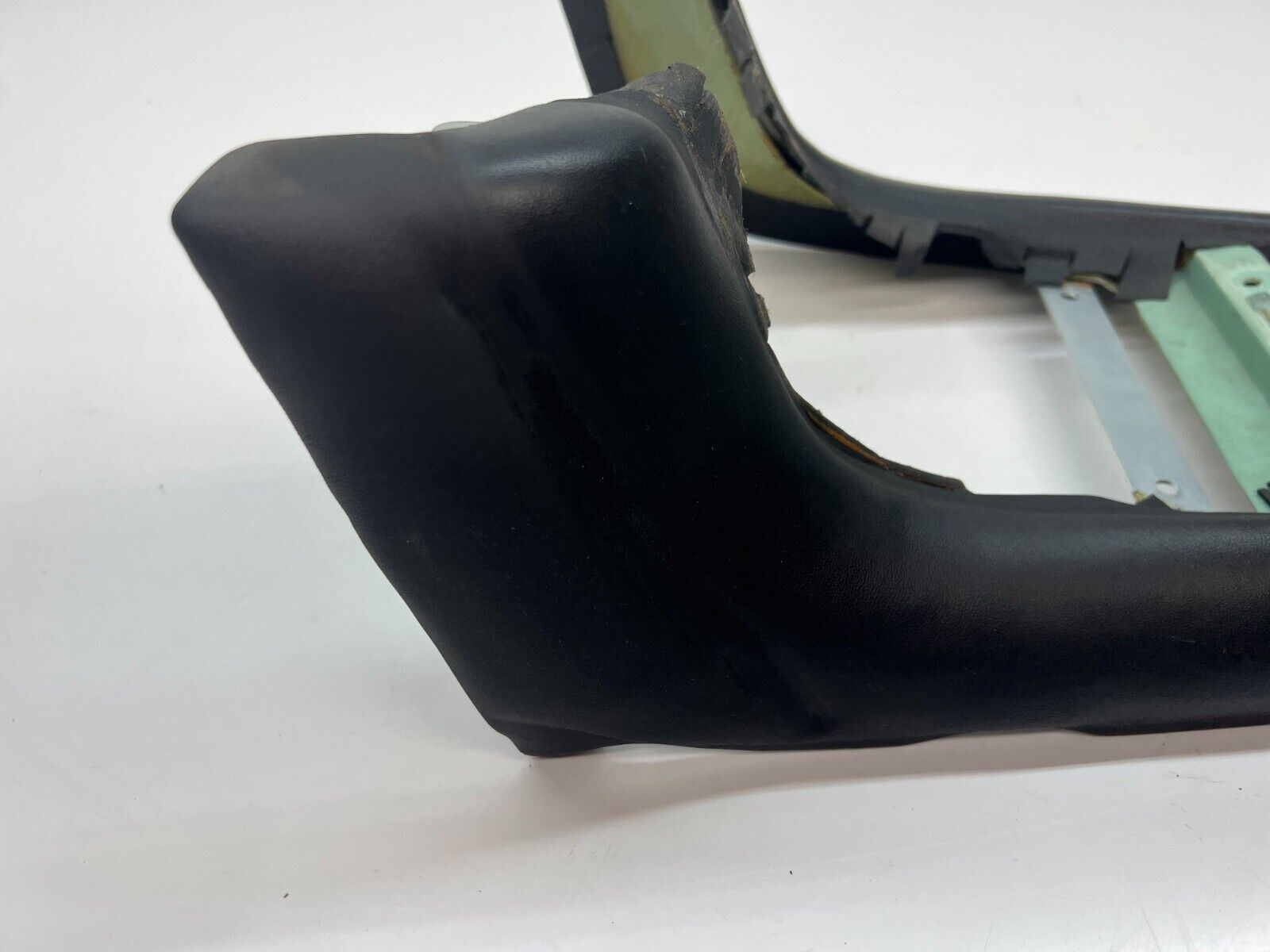 LAMBORGHINI MURCIELAGO INTERIOR CENTER CONSOLE TUNNEL ARM REST OEM 410864205