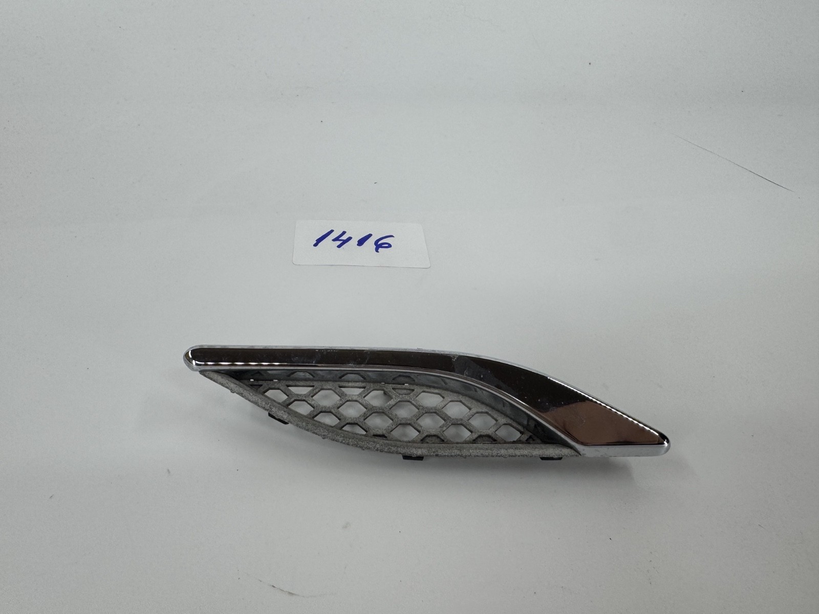 MASERATI GHIBLI FENDER VENT GRILLE 2014 2015 2016 2017 670028906 OEM