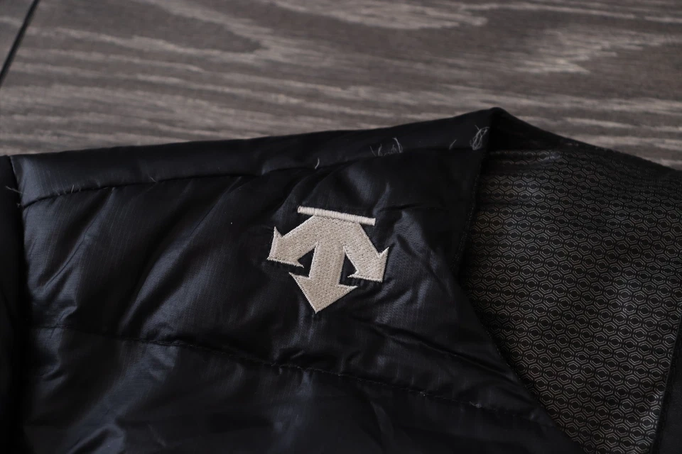 DESCENTE HCS DOWN BLACK JACKET MEN'S EU 52 PYEONGCHANG 2018 OLYMPIC WINTER GAMES - Image 2 of 4