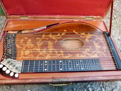 44408 antike Zither 1900 Menzenhauer Nußbaumkoffer 31 Saiten Luxus Sprung Decke - Bild 1 von 4
