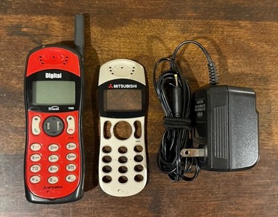 Mitsubishi Trium T300 Changeable Face Cellular Phone w/ OEM Charger Powers On
