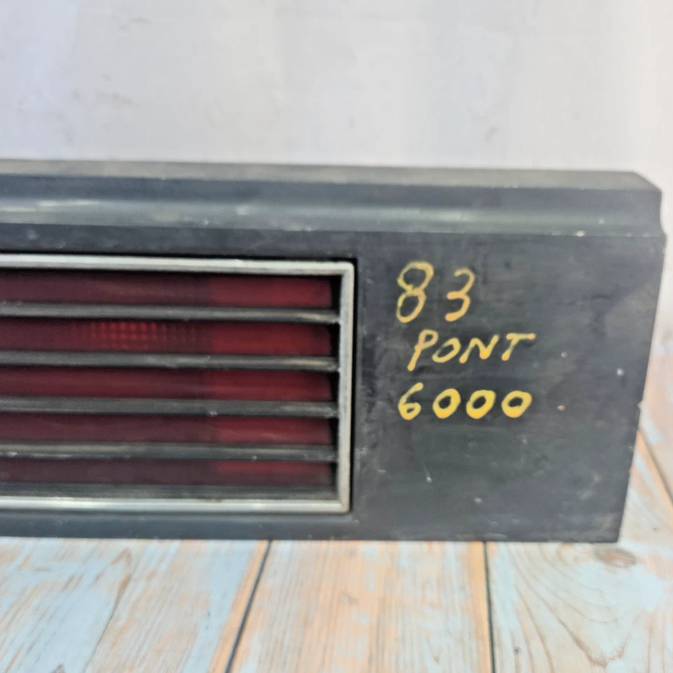 GM 16500342 Pontiac 1982-1983 6000 LH conjunto de lanterna traseira de driver acabamento cinza escuro - Imagem 3 de 4