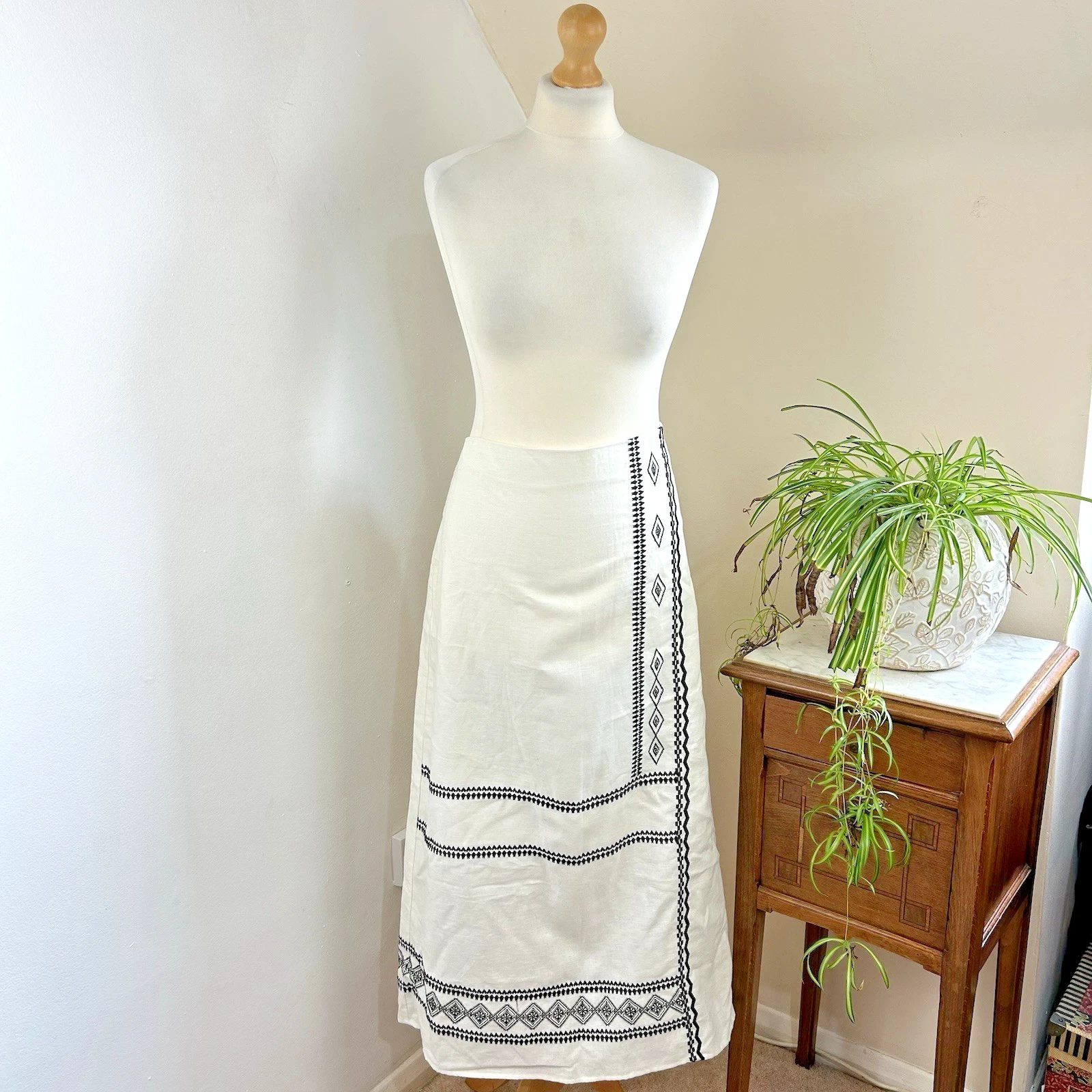 Marks & Spencer Midi Skirt UK 22 M & S Ivory Linen Blend Embroidered Minimalist