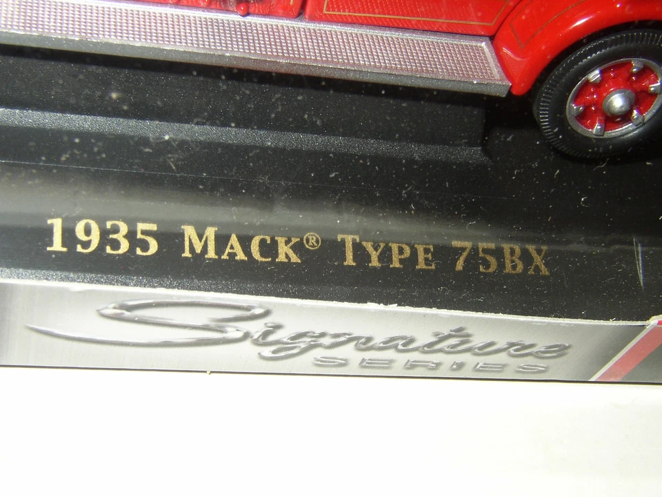 1935 MACK TYPE 75BX FIRE ENGINE 1/43 DIECAST  ROAD SIGNATURE 43001 NEW NIB - Image 4 of 4