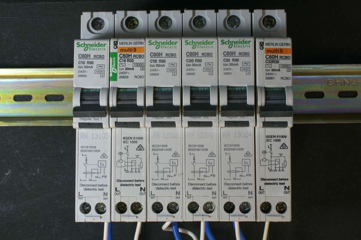 Merlin Gerin Schneider multi 9 C60H RCBO Circuit Breaker - TESTED