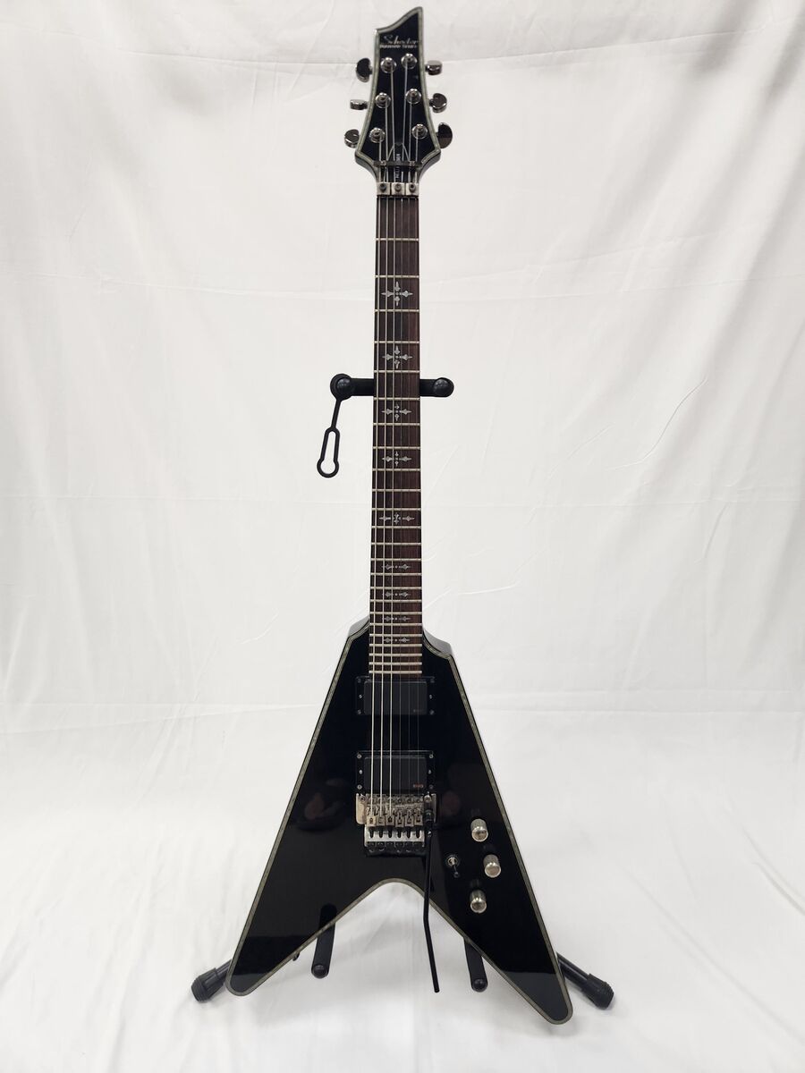 Schecter Diamond Series Hellraiser Flying V Electric Guitar Schecter Diamond Series Hellraiser Flying V Electric Guitar
