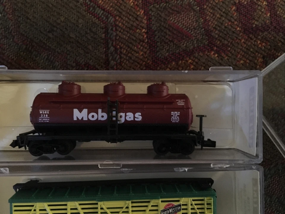 N Scale - Life Like Tanker, Stock Car & Evan 50’ - Image 4 of 4