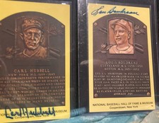 CARL HUBBELL+ LOUIS BOUDREAU AUTOGRAPHS-HALL OF FAME PLAQUE POSTCARDS-Hand Signe