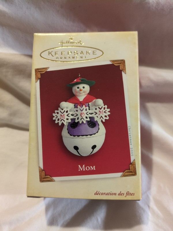 Hallmark Ornament  2005 Mom Snowman with Mom Snowflake Cut Outs