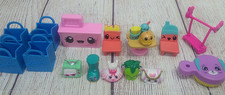 Moose Toys Shopkins Lot of 20 Figures Toys Table Chairs Tv Dress Shopping Bags