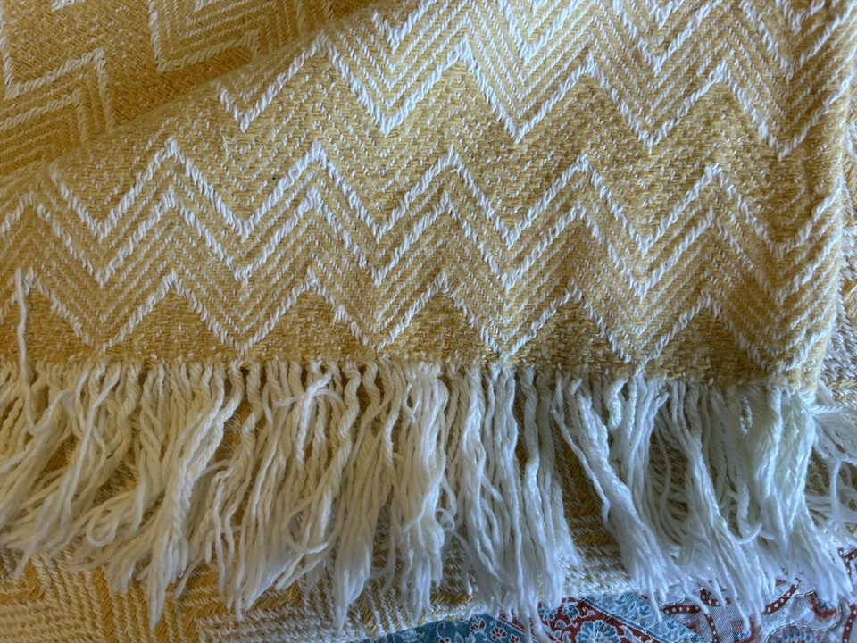 "Manta Peacock Alley amarillo blanco patrón Chevron borlas borde 46x60""" Foto 4 de 4