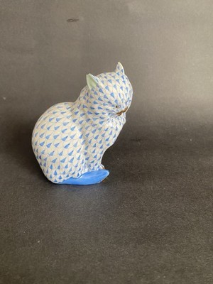 HEREND PORCELAIN BLUE FISHNET SEATED CAT WITH GOLD LEAF ACCENTS AS IS
