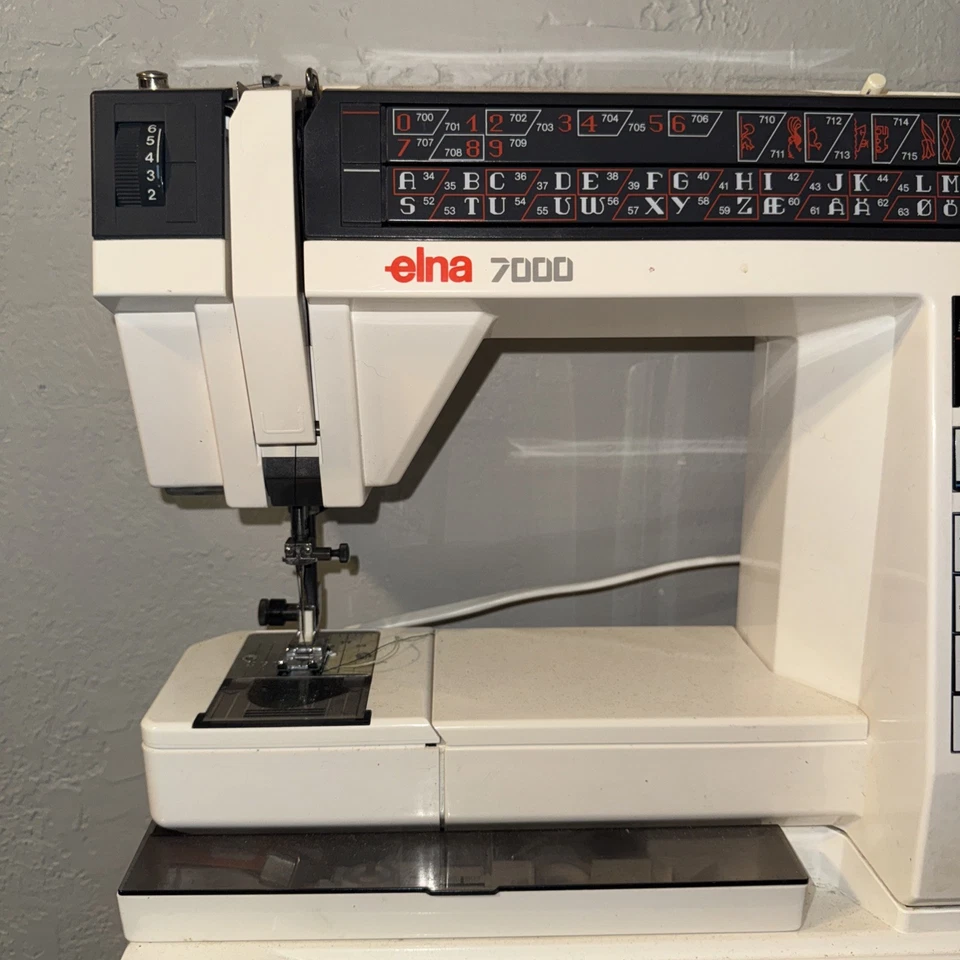 MÁQUINA DE COSER ELNA 7000 Probada y Funcionando - Modelo Computarizado Vintage Con Libro Foto 4 de 4