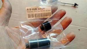 Reynolds-Rear-135mm-QR-End-Caps-Disc-Centerlock-Assault-R-S-Hub-22124-E17-E12
