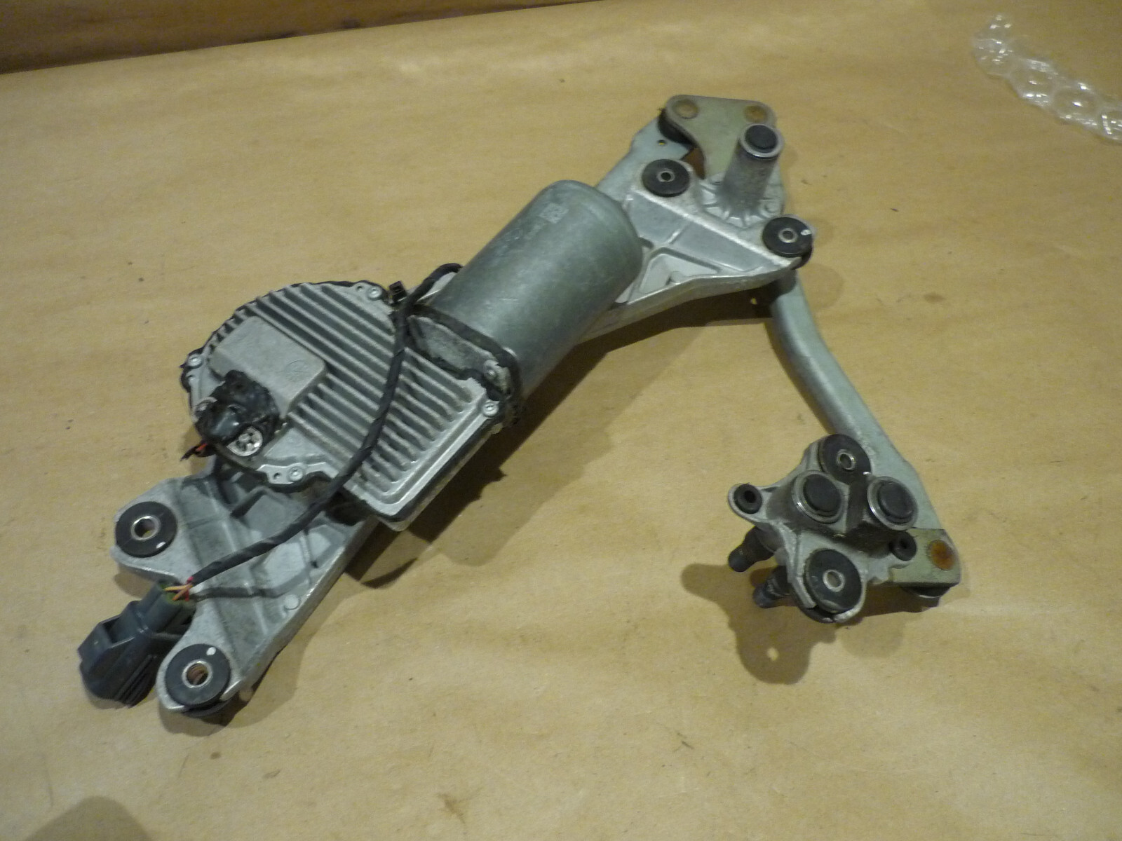McLaren 720s -Windshield Wiper Transmission Linkage With Motor - P/N 14AA541CP