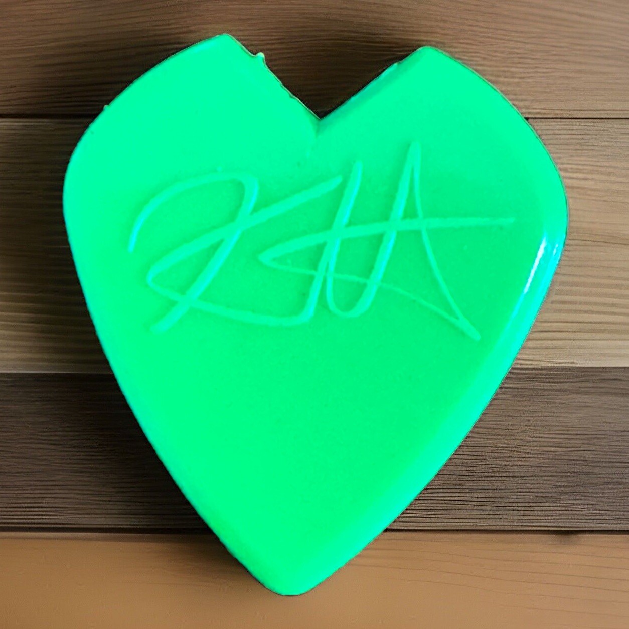 Metallica Kirk Hammett Green Heart Guitar Pick - 2024 M72 Tour