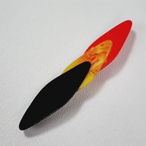 Broche prendedor vintage fino de plástico rojo negro amarillo remolino en capas - Imagen 2 de 5