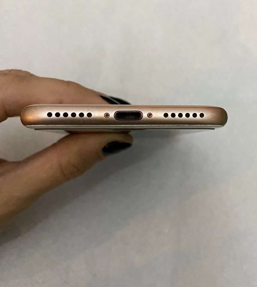 Apple iPhone 8 - 64GB - Oro - Immagine 2 di 4