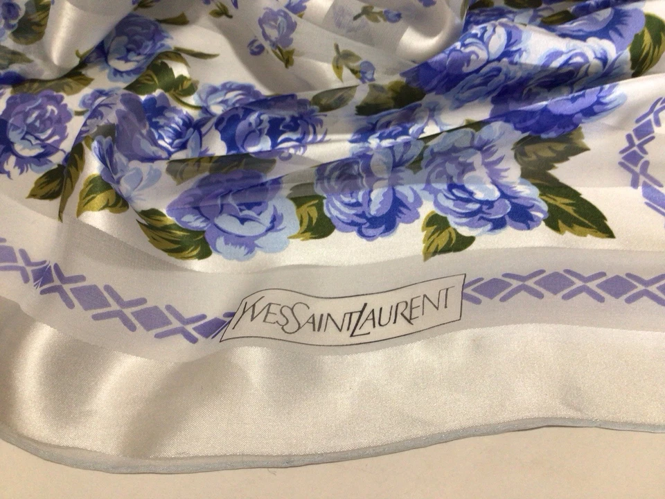 YSL YVES 圣劳伦特女士丝绸围巾/美丽的蓝色花朵 ( 35 英寸 x 35 英寸) — 第 3/4 张图片