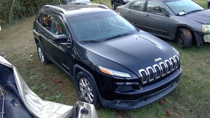 Trunk/Hatch/Tailgate With Rear View Camera Fits 14-18 Jeep Cherokee OEM - Image 3 of 4