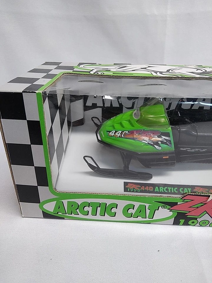 1996 Arctic Cat Zr 440 Snowmobile 1:18 Scale Diecast Toy Model 4969-103 NEW NIB  - Image 2 of 4
