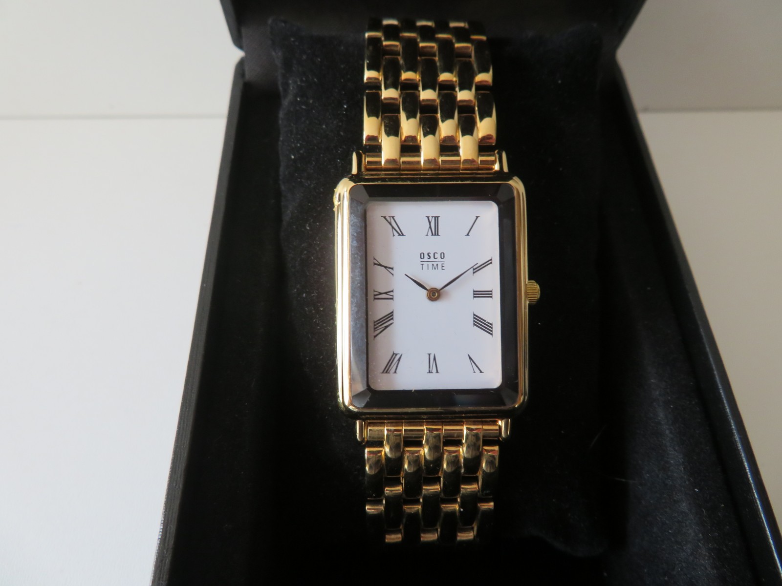 Montre femme OSCO TIME extra plate pour parfaire votre style au bureau