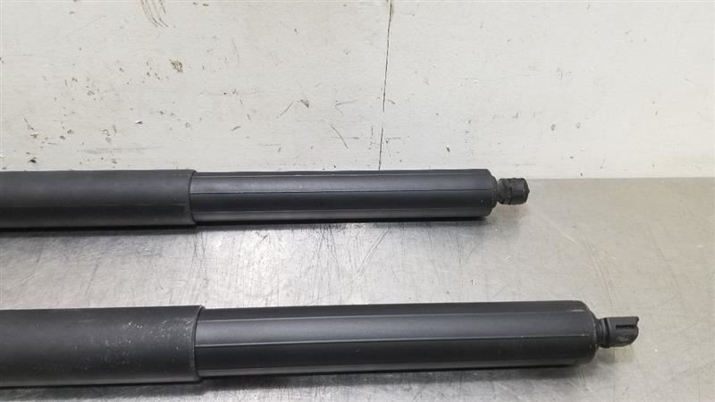 19 2019 MASERATI LEVANTE OEM POWER LIFT MOTOR ACTUATOR SET 6701065110 6701065100