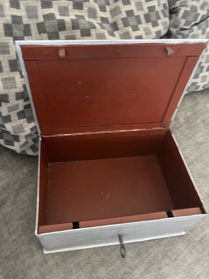 Ancien Coffre À Clé En Métal 2,650 Kg - Photo 2/4