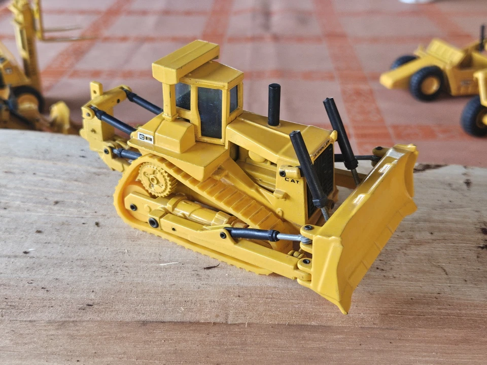 JOAL COMPACT 1:50 CATERPILLAR Pala Cingolata Dozer With Ripper CAT D10 REF. 220 - Immagine 2 di 4