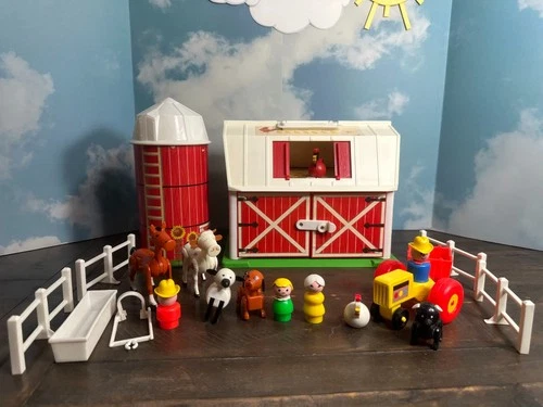 Vintage Fisher Price Little People Farm Barn and Silo #915. COMPLETE