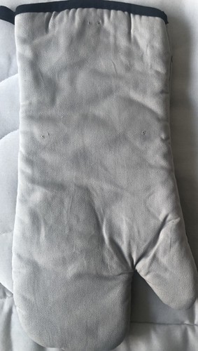 Peanuts~Snoopy as “FIGHTER PILOT “~Silicone Oven Mitt~13” X7.5”~New~2020~FREE SH - Picture 3 of 4